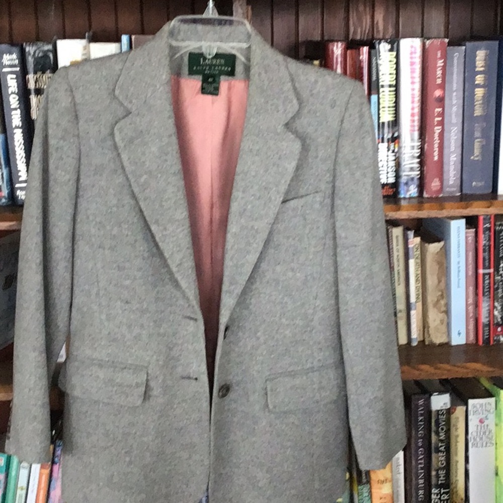Very good quality blazer. Excellent condition